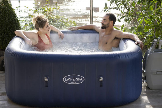 Bestway commercialise des spas gonflables sous le nom Lay Z Spas