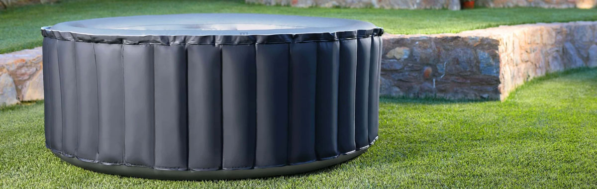 Spa Gonflable dans un jardin